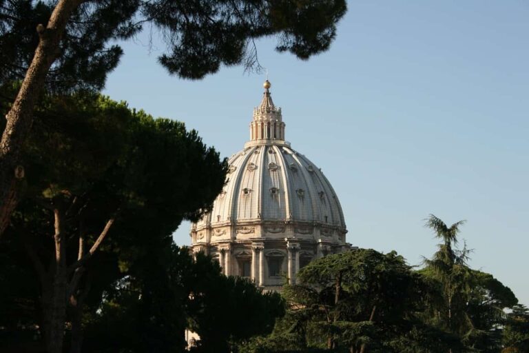 Prestem Atenção na Alarmante Engenhosidade do Sistema Papal do Vaticano